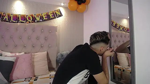 Snapshot of MrWilliseo chatting on October 15, 12:35 pm MrWilliseo online show from October 15, 12:35 pm