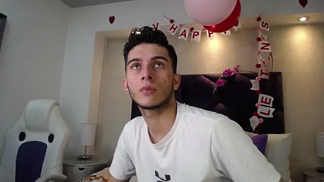 Snapshot of MrWilliseo chatting on February 17, 9:00 pm MrWilliseo online show from February 17, 9:00 pm