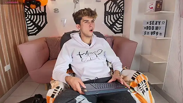 Snapshot of MrWilliseo chatting on October 12, 7:37 pm MrWilliseo online show from October 12, 7:37 pm