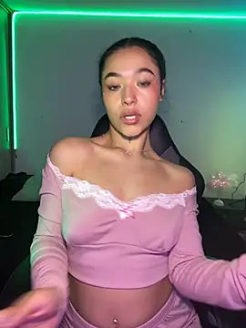 Crystal Dluna online show from December 5, 4:05 pm