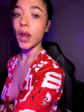 Crystal Dluna online show from October 23, 5:00 pm