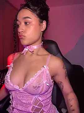 Crystal Dluna online show from November 29, 3:34 pm