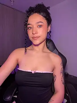 Crystal Dluna online show from November 3, 3:59 pm