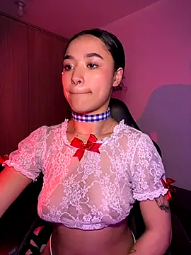 Crystal Dluna online show from November 11, 9:20 pm