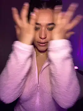 Crystal Dluna online show from November 13, 5:50 pm