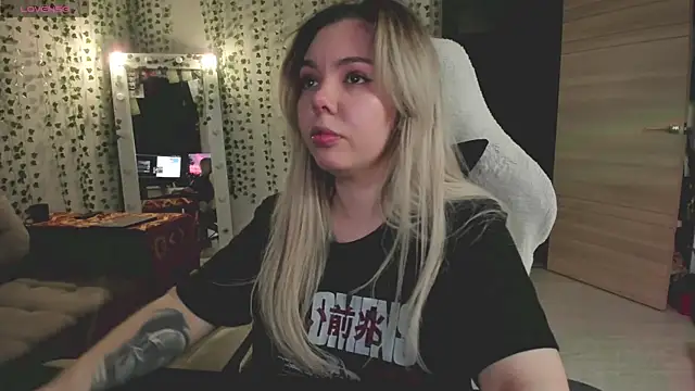 whoa-hoa-hoa-hoa-hoa online show from March 7, 5:29 pm