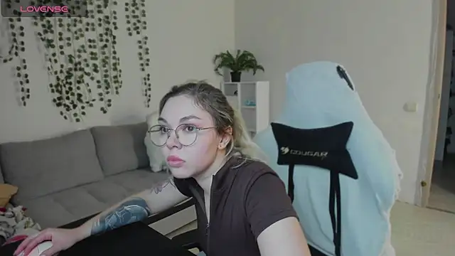 whoa-hoa-hoa-hoa-hoa online show from January 13, 4:22 pm