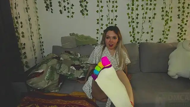 whoa-hoa-hoa-hoa-hoa online show from February 21, 7:05 pm