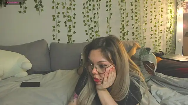 whoa-hoa-hoa-hoa-hoa online show from February 19, 4:37 pm