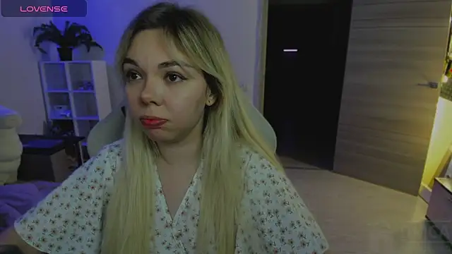 whoa-hoa-hoa-hoa-hoa online show from December 21, 5:25 pm