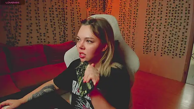 whoa-hoa-hoa-hoa-hoa online show from March 29, 3:24 pm