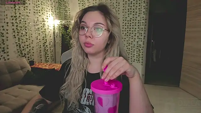 whoa-hoa-hoa-hoa-hoa online show from March 8, 5:38 pm