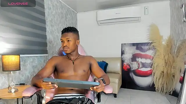 Snapshot of KENDER21_ chatting on November 12, 8:56 pm KENDER21 online show from November 12, 8:56 pm