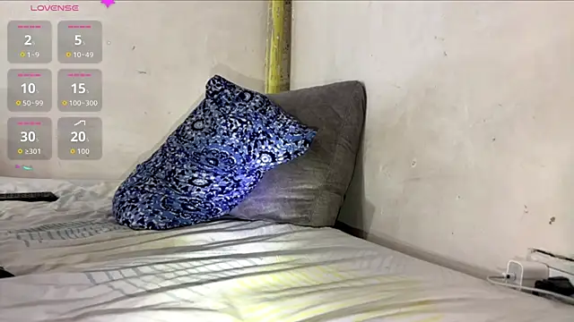 Snapshot of KENDER21_ chatting on October 24, 8:13 am KENDER21 online show from October 24, 8:13 am