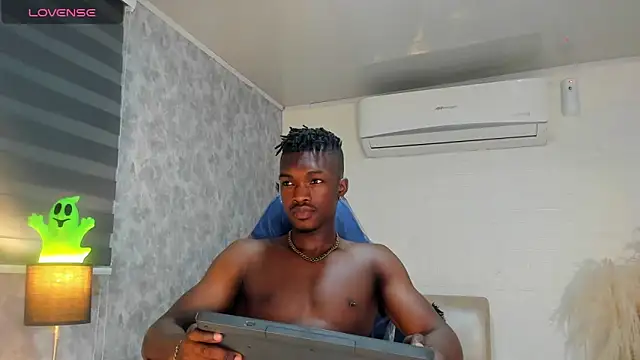 Snapshot of KENDER21_ chatting on December 17, 8:36 pm KENDER21 online show from December 17, 8:36 pm