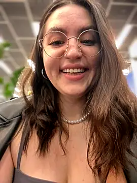 meow girl online show from December 3, 7:30 am