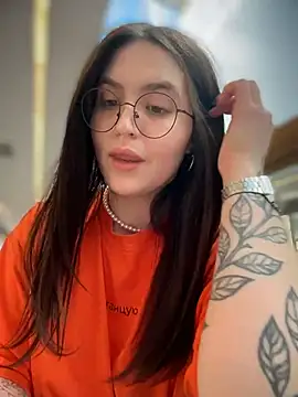 Snapshot of meow_girl chatting on June 11, 9:39 am meow girl online show from June 11, 9:39 am