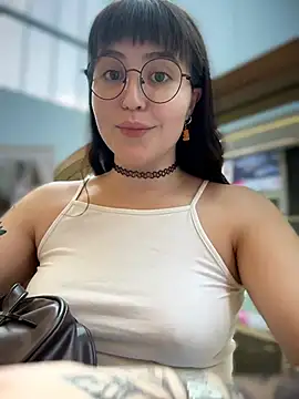 Snapshot of meow_girl chatting on July 24, 10:33 am meow girl online show from July 24, 10:33 am