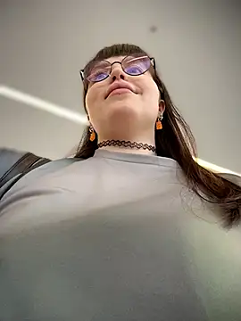 Snapshot of meow_girl chatting on July 22, 11:01 am meow girl online show from July 22, 11:01 am