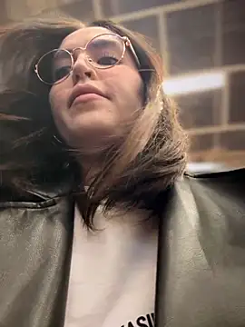 meow girl online show from October 6, 3:46 pm