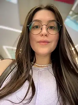 Snapshot of meow_girl chatting on June 8, 11:00 am meow girl online show from June 8, 11:00 am