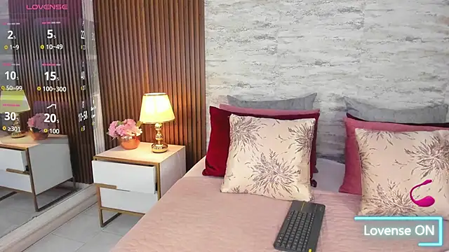 MadisonHunter2024 online show from January 8, 7:53 pm