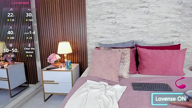 MadisonHunter2024 online show from December 13, 8:04 pm