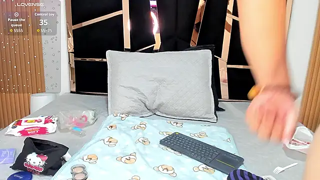 yahaira  online show from December 5, 12:48 pm