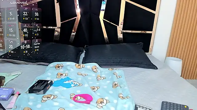 yahaira  online show from December 3, 3:44 pm