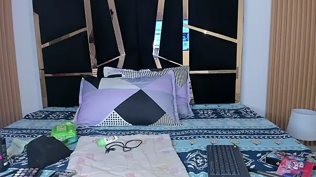 yahaira  online show from March 13, 3:06 pm