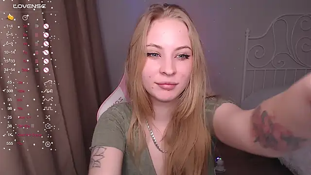 Snapshot of lilKitty_Melanie chatting on December 4, 6:00 pm lilKitty Melanie online show from December 4, 6:00 pm