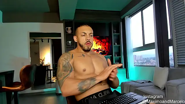 Snapshot of Maximo_Marcelo chatting on February 14, 11:09 pm Maximo Marcelo online show from February 14, 11:09 pm