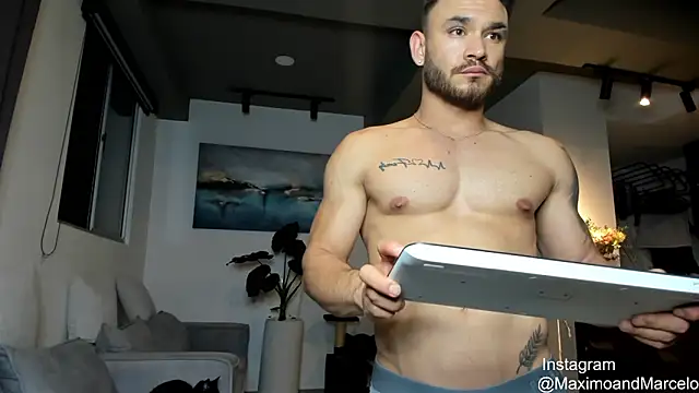 Snapshot of Maximo_Marcelo chatting on February 25, 11:37 pm Maximo Marcelo online show from February 25, 11:37 pm