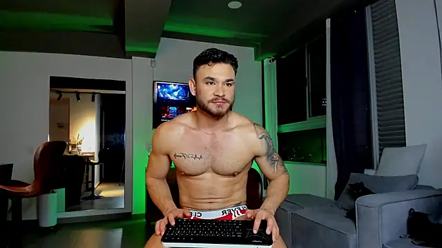 Snapshot of Maximo_Marcelo chatting on February 5, 2:08 am Maximo Marcelo online show from February 5, 2:08 am