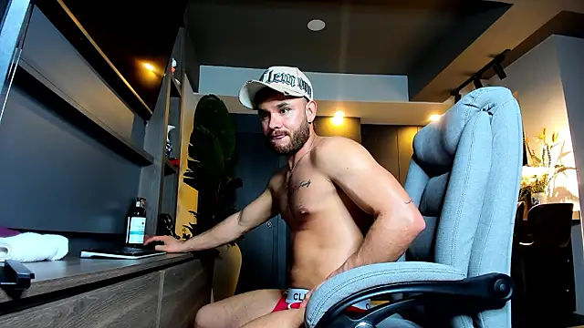 Maximo Marcelo online show from March 28, 11:50 pm