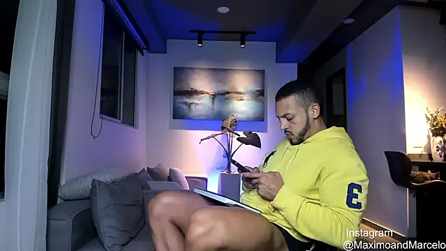 Snapshot of Maximo_Marcelo chatting on March 4, 2:06 am Maximo Marcelo online show from March 4, 2:06 am