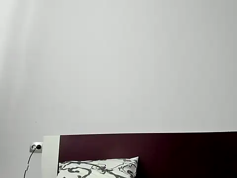 Snapshot of ElektraShine29 chatting on February 20, 7:43 am ElektraShine29 online show from February 20, 7:43 am