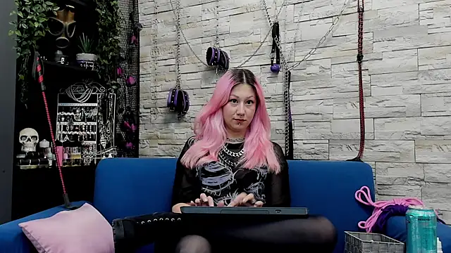 Snapshot of CruelMistress chatting on February 25, 11:37 pm CruelMistress online show from February 25, 11:37 pm