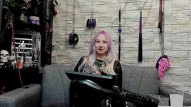 CruelMistress online show from April 25, 11:57 pm