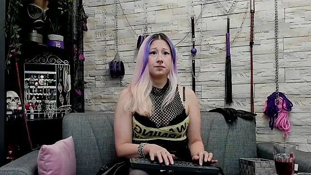 CruelMistress online show from December 1, 12:00 am