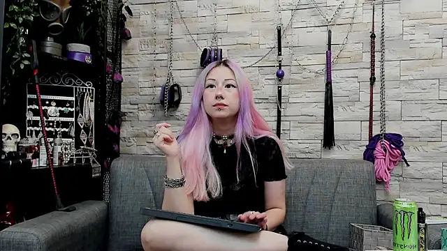 CruelMistress online show from June 6, 11:54 pm