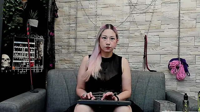 CruelMistress online show from June 11, 12:23 am
