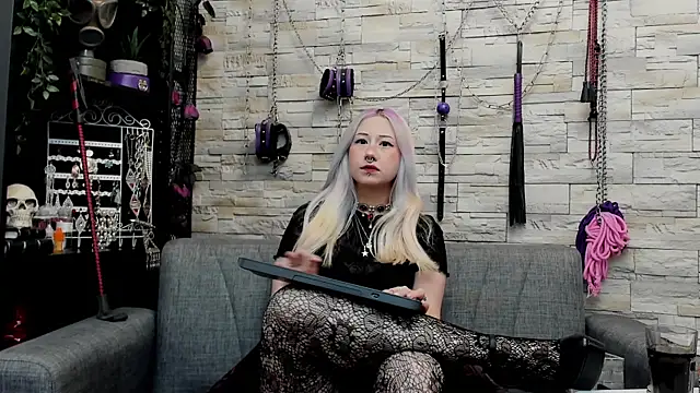 CruelMistress online show from May 1, 12:48 am