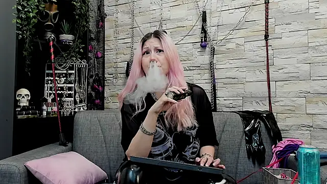 Snapshot of CruelMistress chatting on March 18, 11:31 pm CruelMistress online show from March 18, 11:31 pm