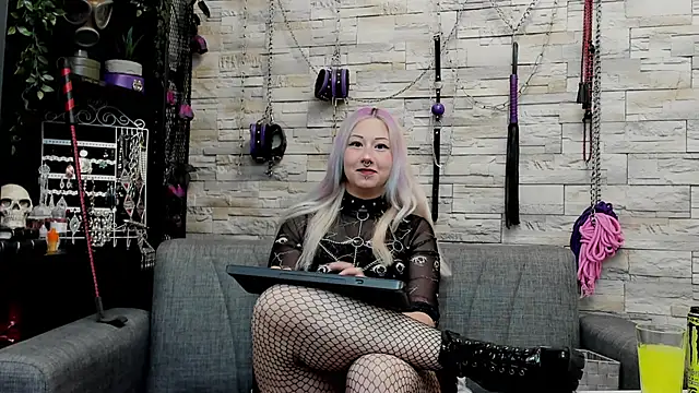 CruelMistress online show from April 29, 12:04 am