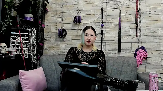 CruelMistress online show from April 9, 12:45 am