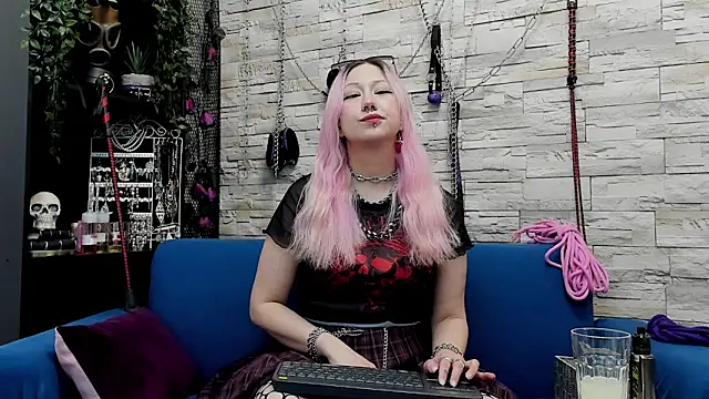 Snapshot of CruelMistress chatting on March 14, 7:34 pm CruelMistress online show from March 14, 7:34 pm