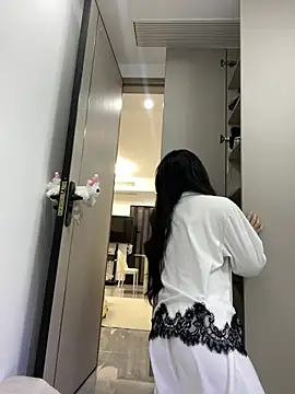 xyebobs online show from February 12, 4:18 pm