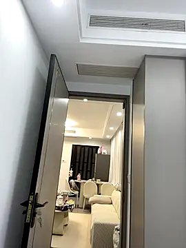 xyebobs online show from September 9, 1:53 pm