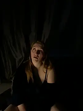 Snapshot of Stoner_BarbieXX chatting on June 10, 8:43 pm Stoner BarbieXX online show from June 10, 8:43 pm